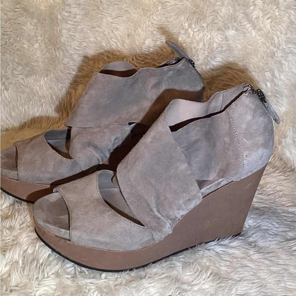 Eileen Fisher Grey Suede Wedge Sandals size 7.5